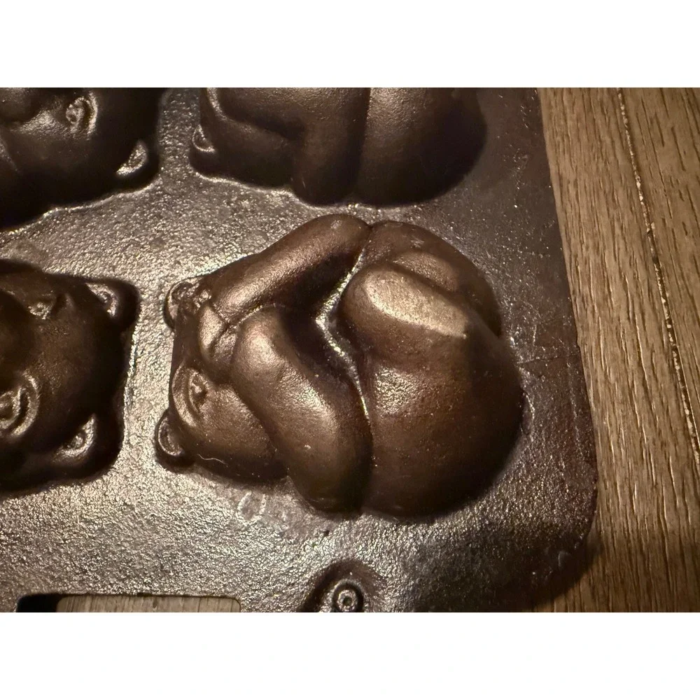 Vintage John Wright Cast Iron Teddy Pan 8 Bear Muffin Cornbread Mold USA Made